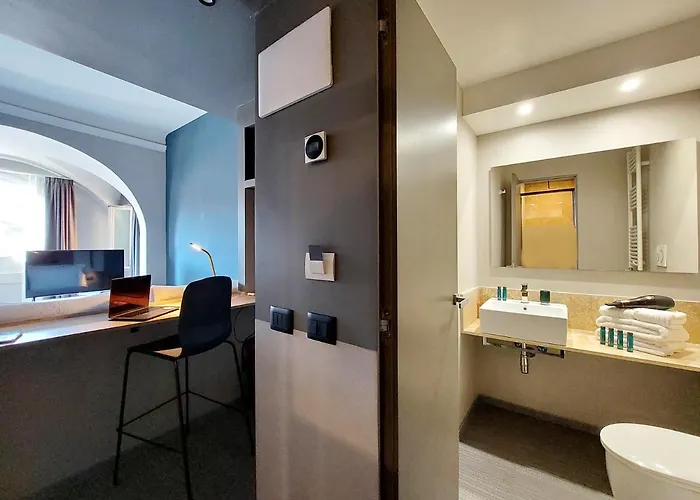 Pensión Vico Fashion District